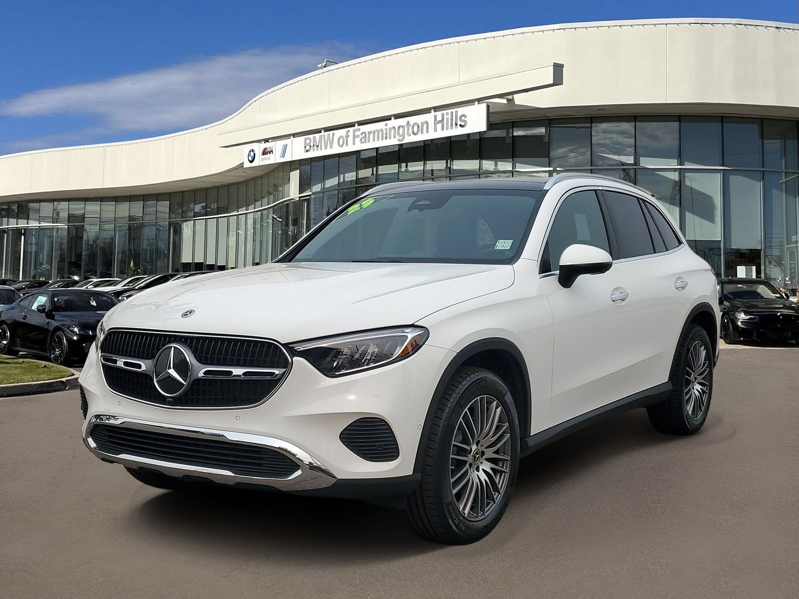 Used 2025 Mercedes-Benz GLC 300 image 1