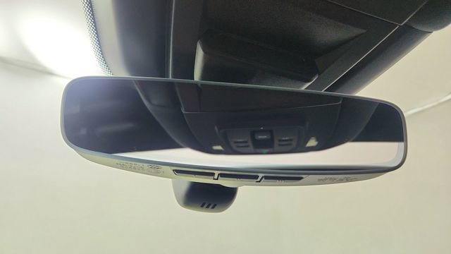 Used 2025 Porsche Cayenne w/ Premium Package image 55