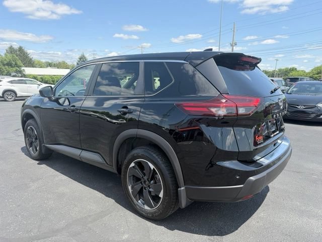 Used 2024 Nissan Rogue SV AWD/4WD image 5