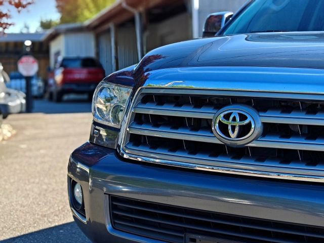 Used 2014 Toyota Sequoia Limited AWD/4WD image 3
