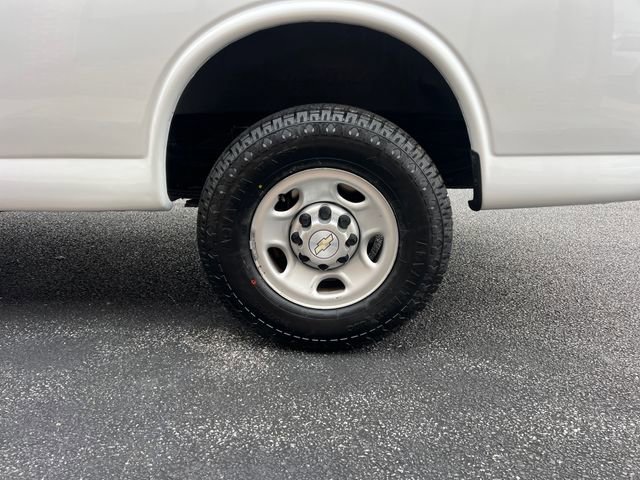 Used 2021 Chevrolet Express 2500 Extended image 8