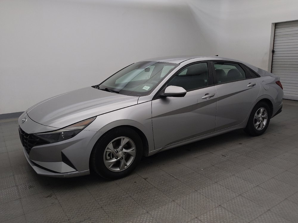 Used 2021 Hyundai Elantra SE FWD image 2