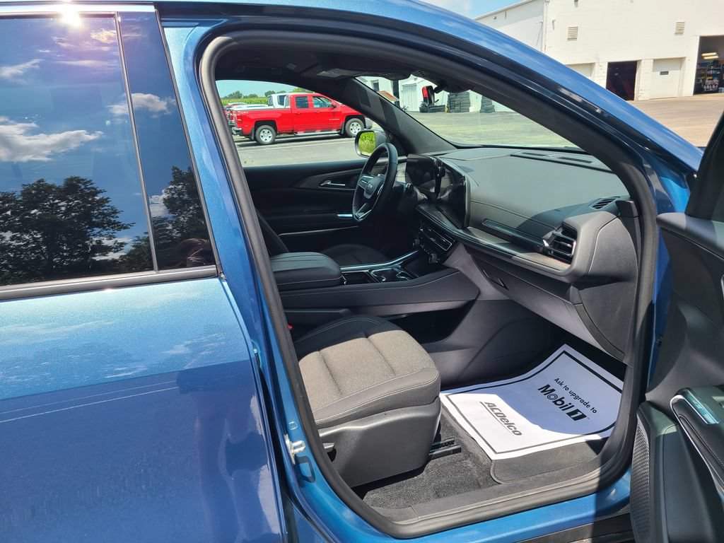 Used 2024 Chevrolet Traverse LT FWD image 16