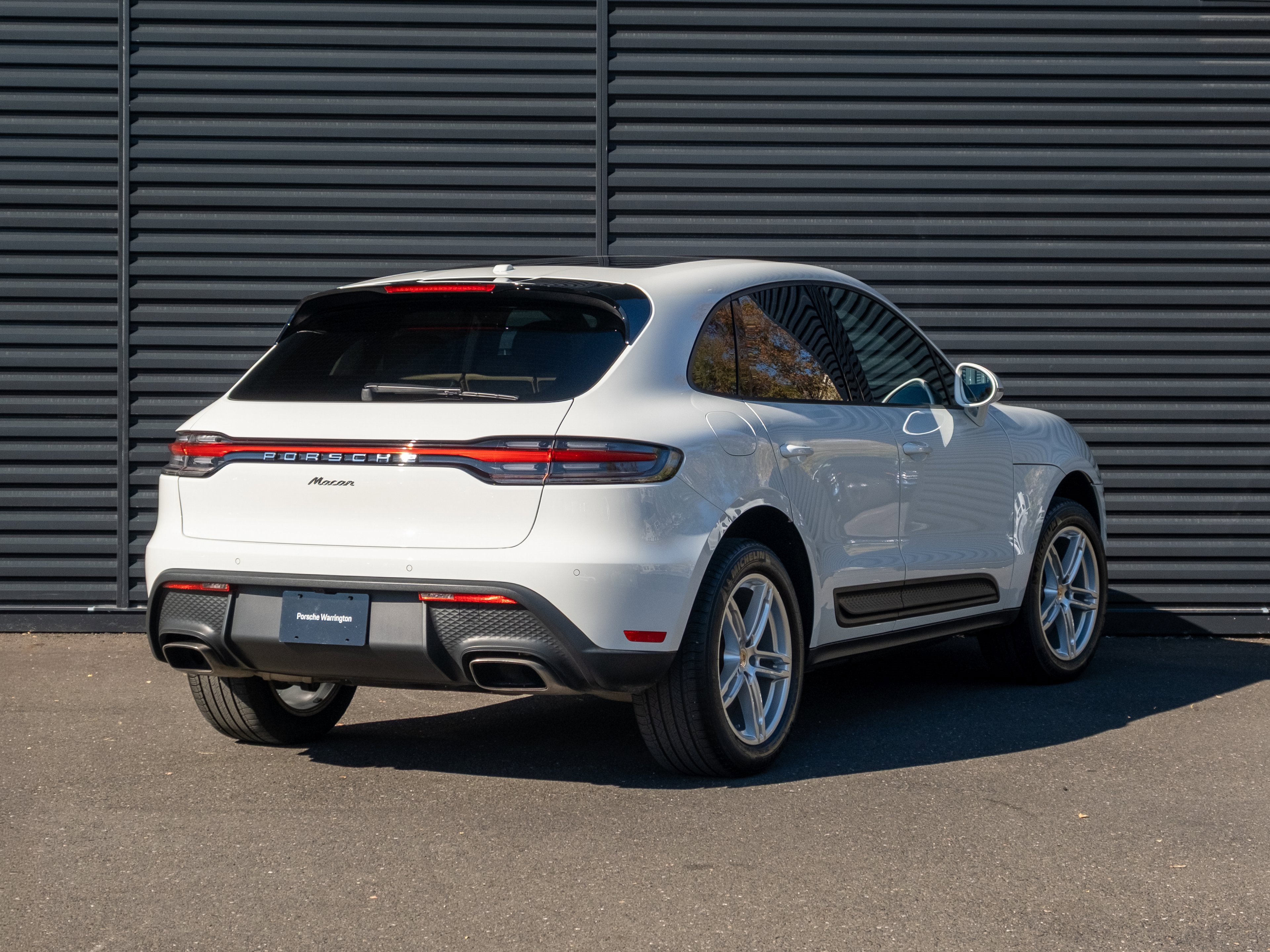 Certified 2023 Porsche Macan image 8