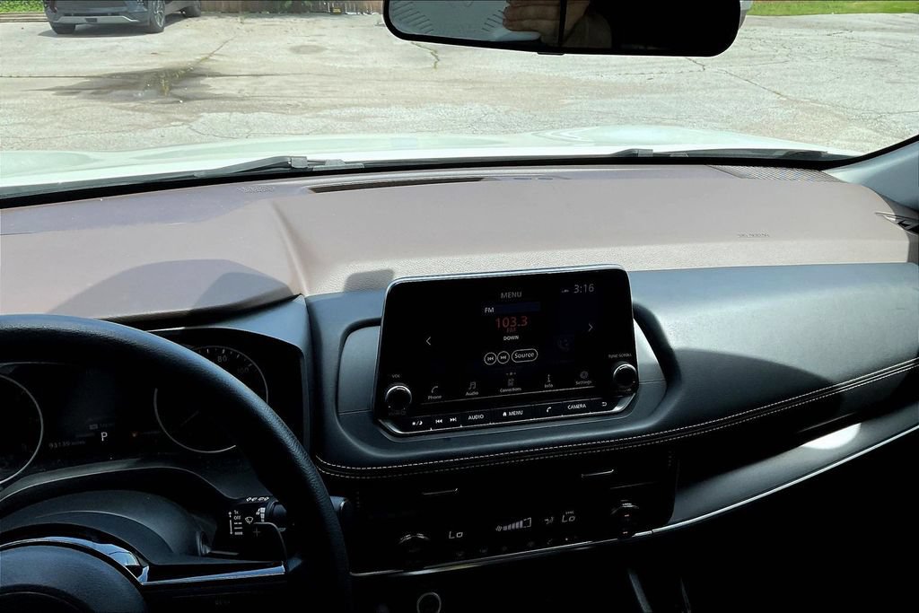 Used 2022 Nissan Rogue SV FWD image 13