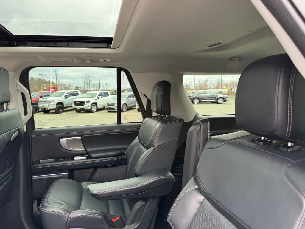 Used 2025 Ford Expedition Max Platinum AWD/4WD image 13