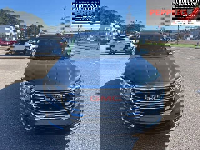 Used 2024 GMC Terrain SLT w/ Tech Package image 9