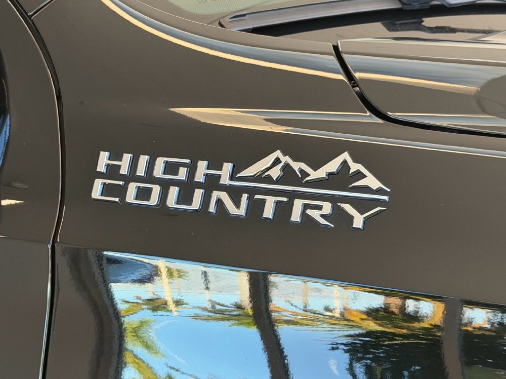 Used 2021 Chevrolet Suburban High Country RWD image 11