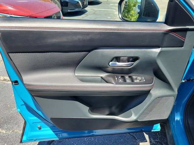 Used 2025 Nissan Kicks SR AWD/4WD image 9
