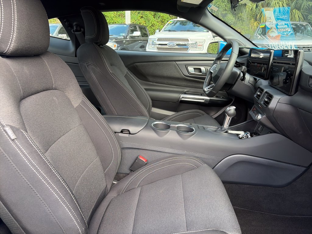 Used 2025 Ford Mustang Coupe RWD image 40