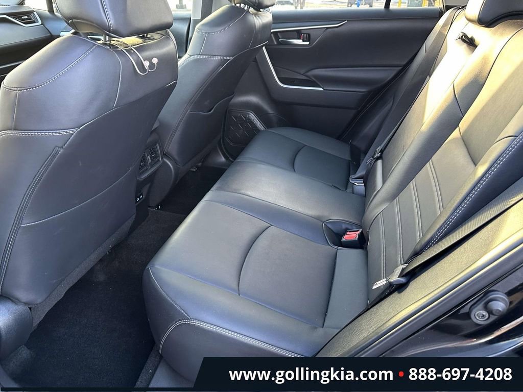 Used 2022 Toyota RAV4 XLE Premium image 10