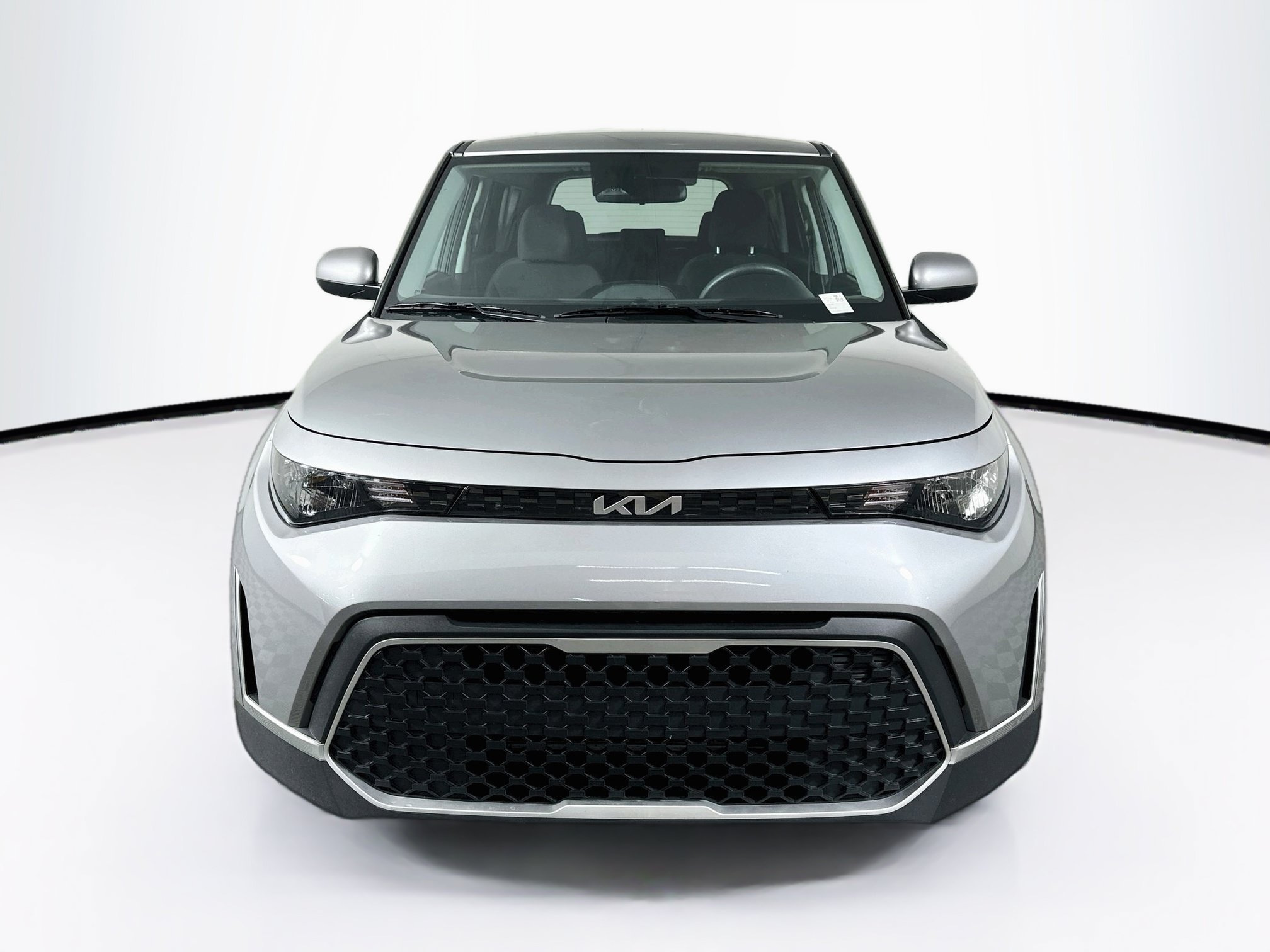 Used 2025 Kia Soul LX w/ LX Technology Package FWD image 2