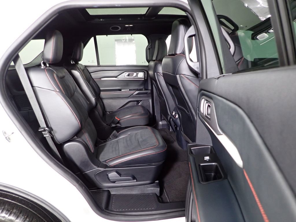 Used 2025 Ford Explorer ST image 41