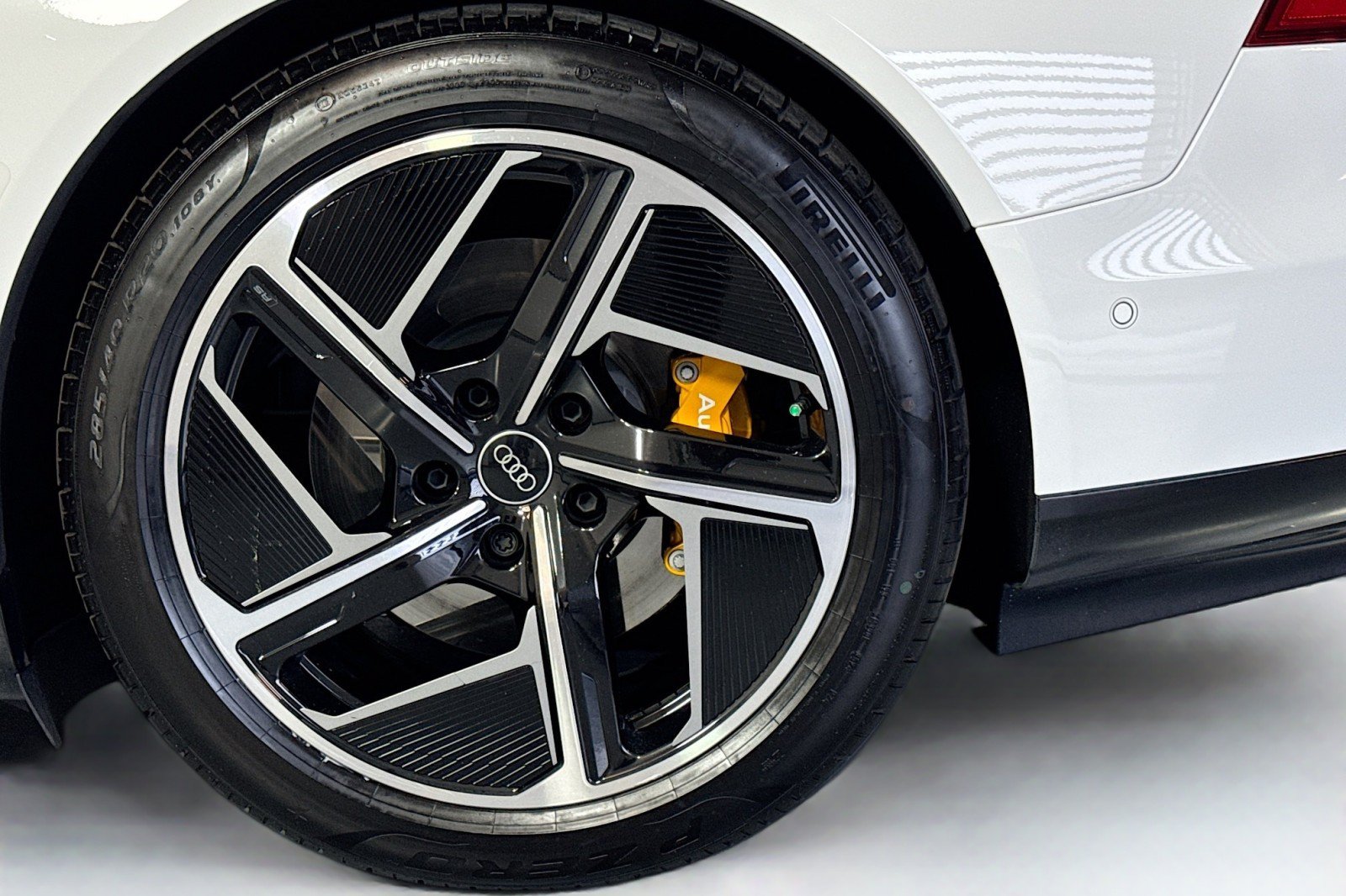 Used 2024 Audi RS e-tron GT AWD/4WD image 29
