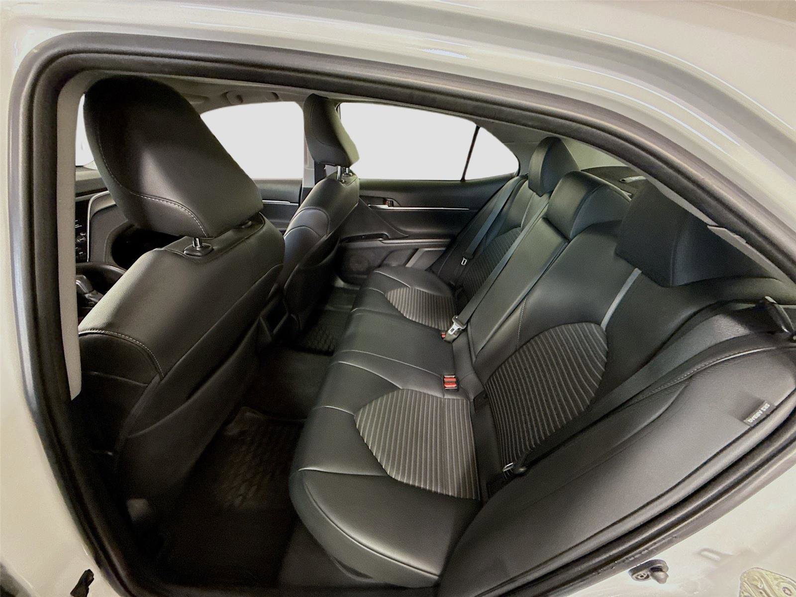 Used 2018 Toyota Camry SE w/ Audio Package FWD image 17