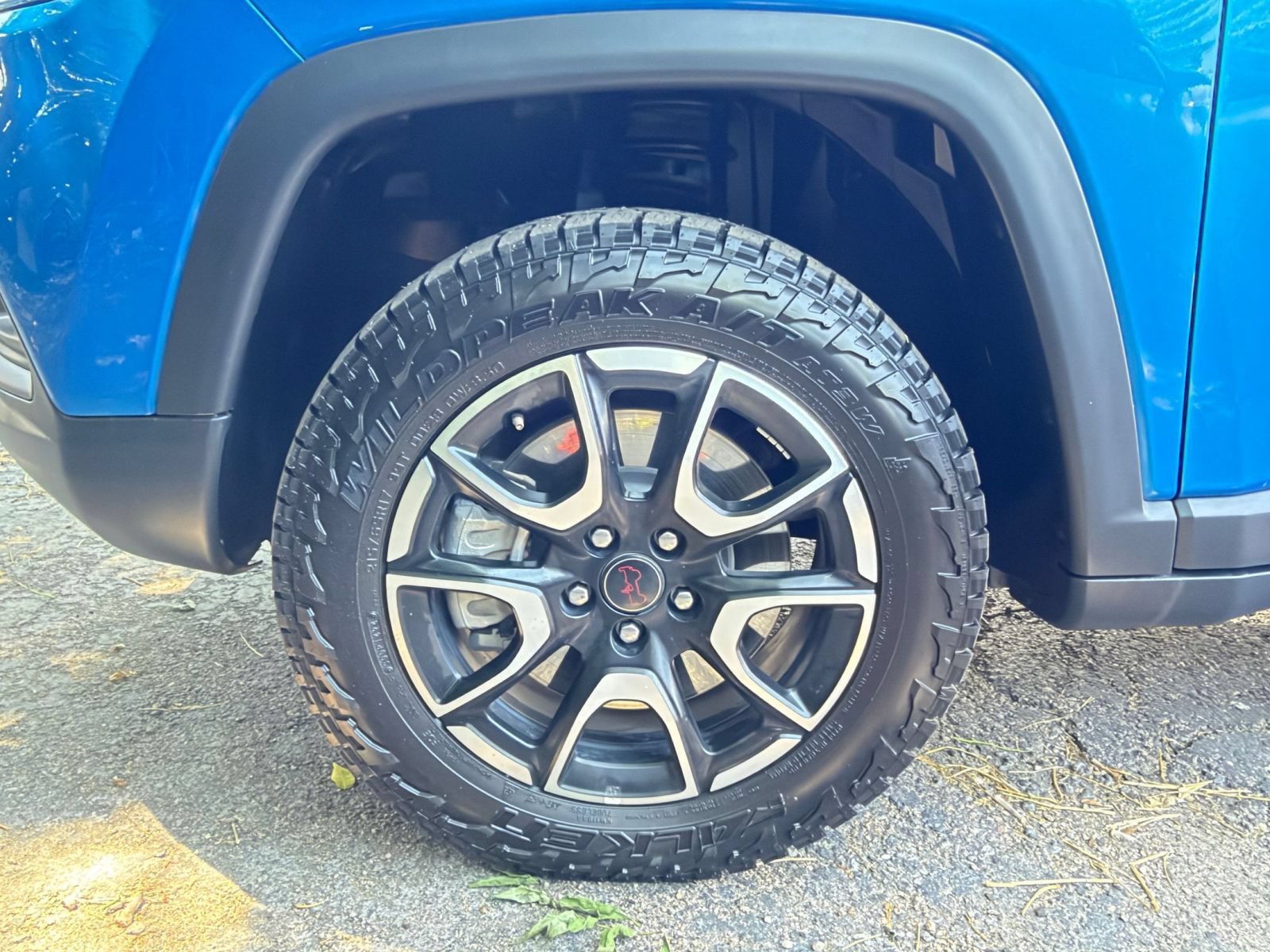 Used 2025 Jeep Compass Trailhawk AWD/4WD image 29