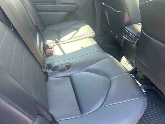 Used 2025 Toyota Highlander XLE image 22