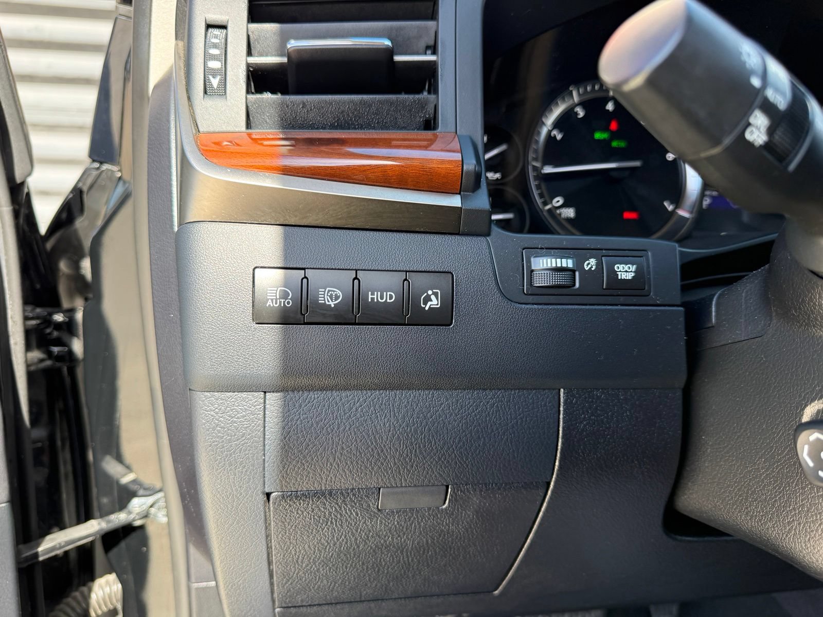 Used 2019 Lexus LX 570 4WD w/ Luxury Package image 25