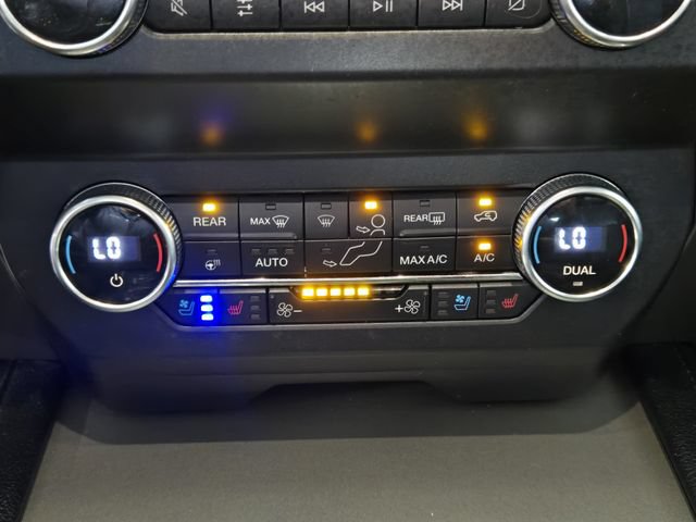 Used 2020 Ford Expedition XLT w/ Equipment Group 202A AWD/4WD image 21