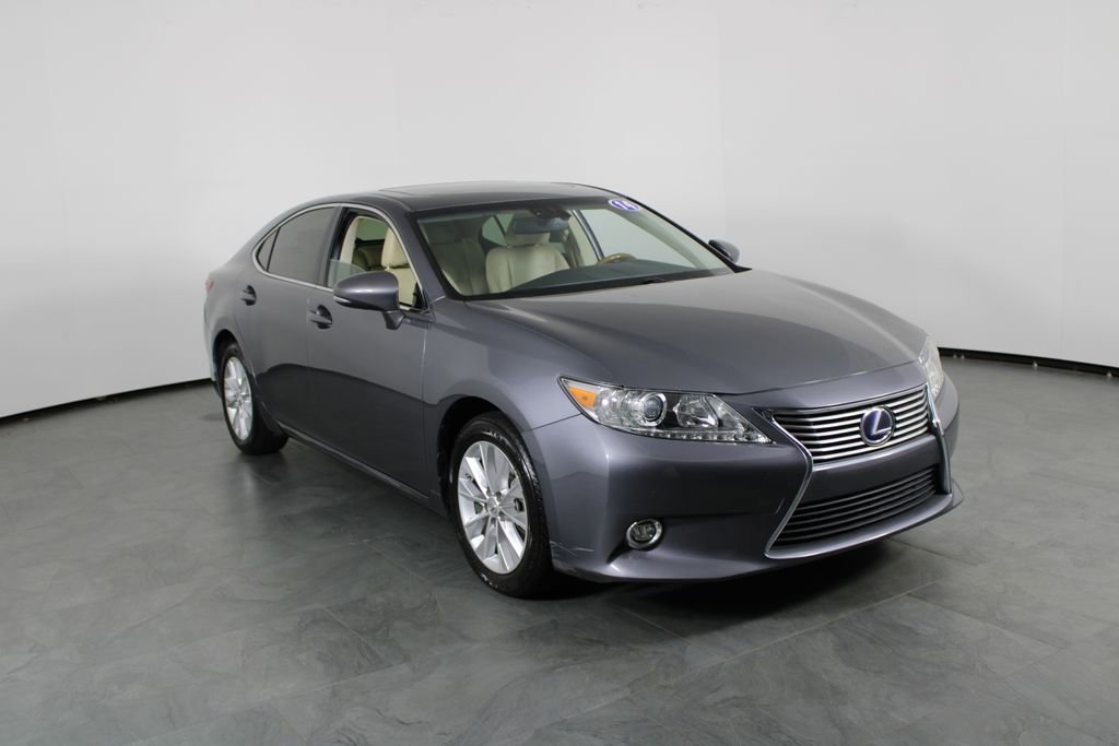 Used 2014 Lexus ES 300h w/ Luxury Package w/Bamboo Trim image 4