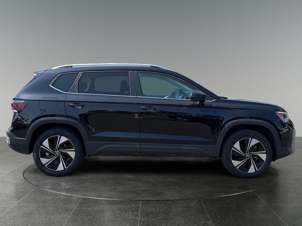Used 2025 Volkswagen Taos SE AWD/4WD image 10