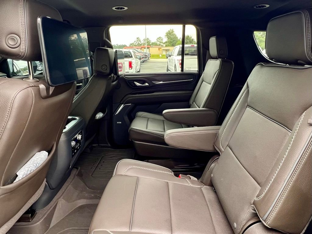 Used 2024 GMC Yukon XL Denali w/ Advanced Technology Package image 24