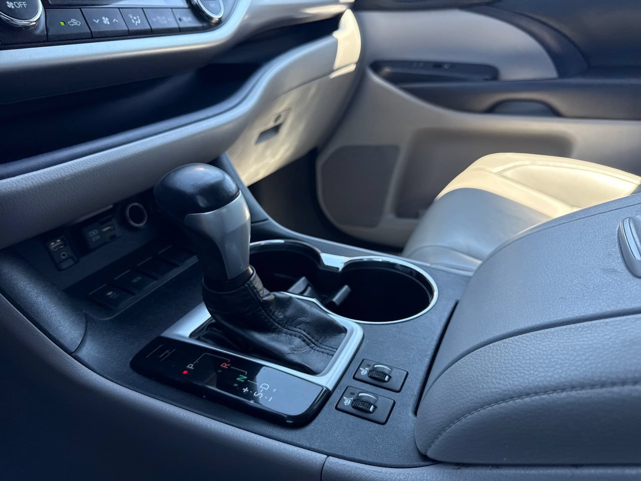 Used 2019 Toyota Highlander XLE FWD image 26
