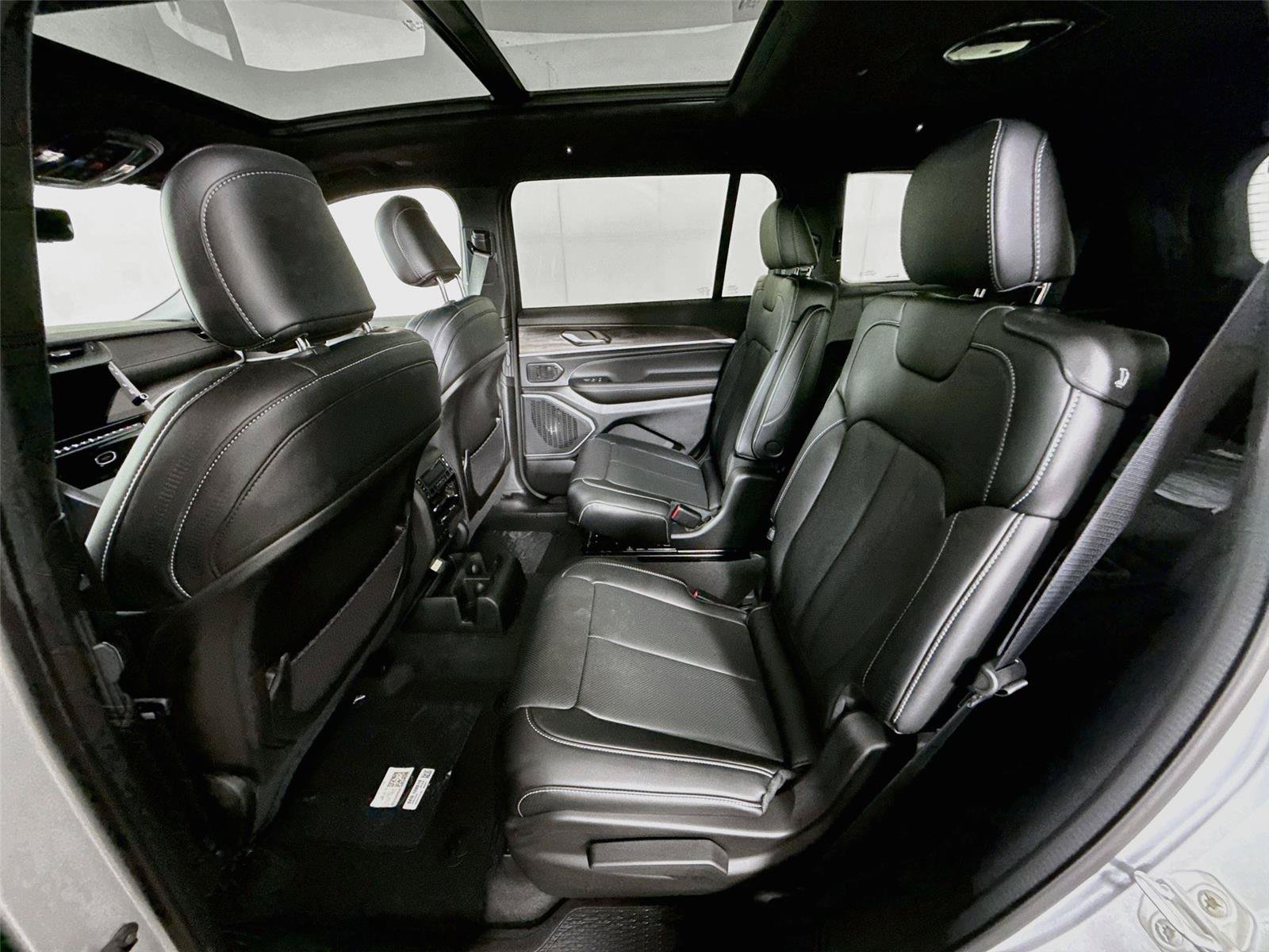New 2026 Jeep Grand Cherokee L Limited AWD/4WD image 18