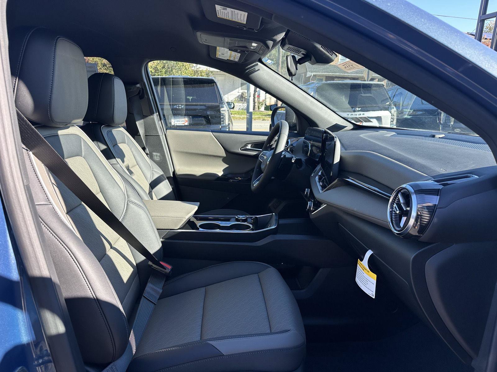 New 2027 Chevrolet Equinox LT w/ Convenience Package II AWD/4WD image 13