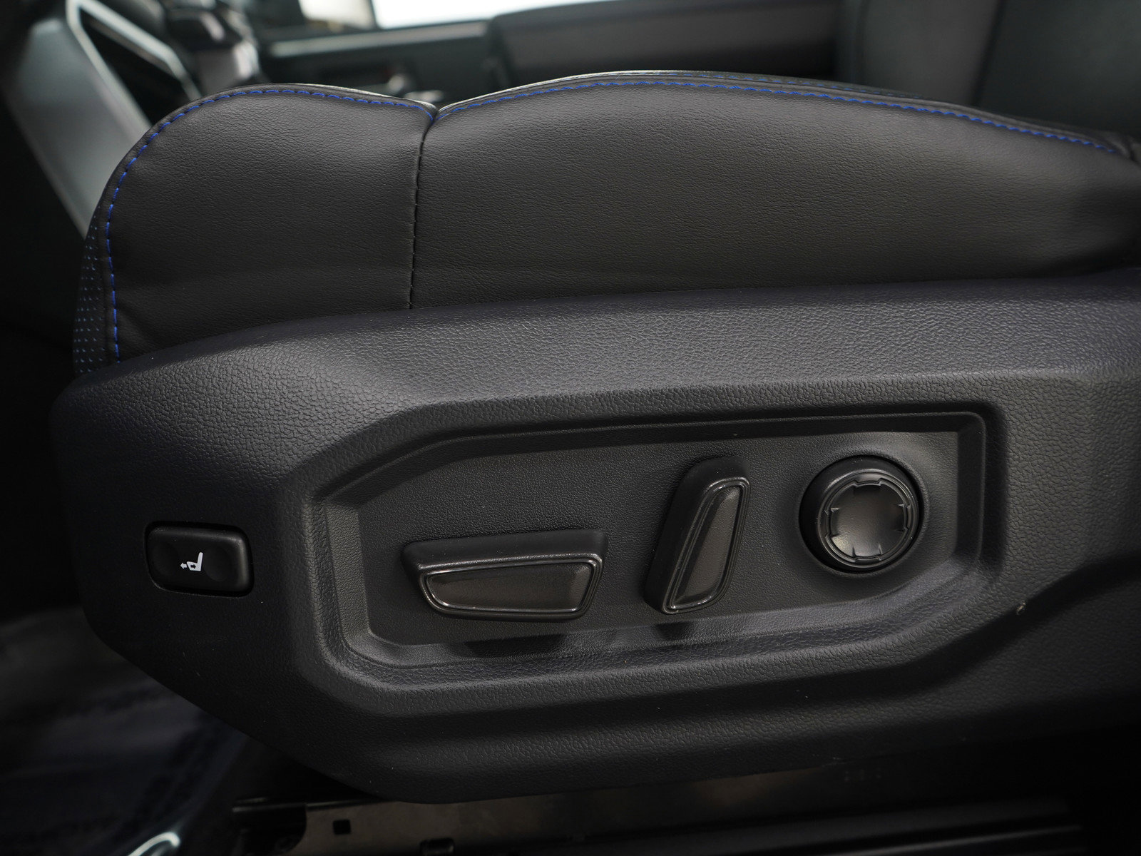 Used 2025 Toyota Sequoia 4WD image 29