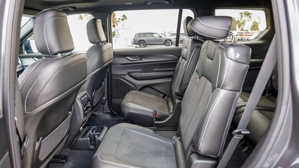 New 2025 Jeep Grand Cherokee L Altitude image 20