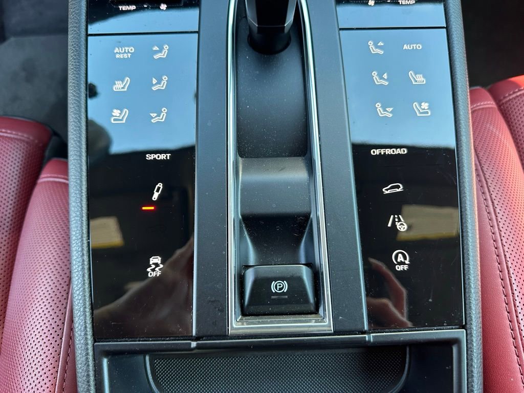 Certified 2023 Porsche Macan S image 27