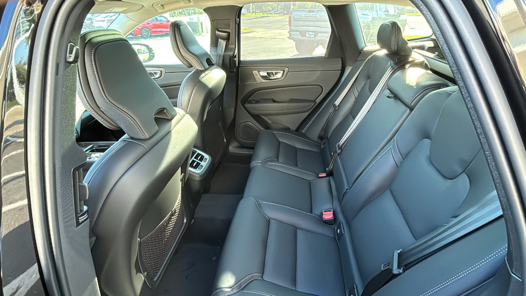 New 2027 Volvo XC60 B5 Ultra AWD/4WD image 9