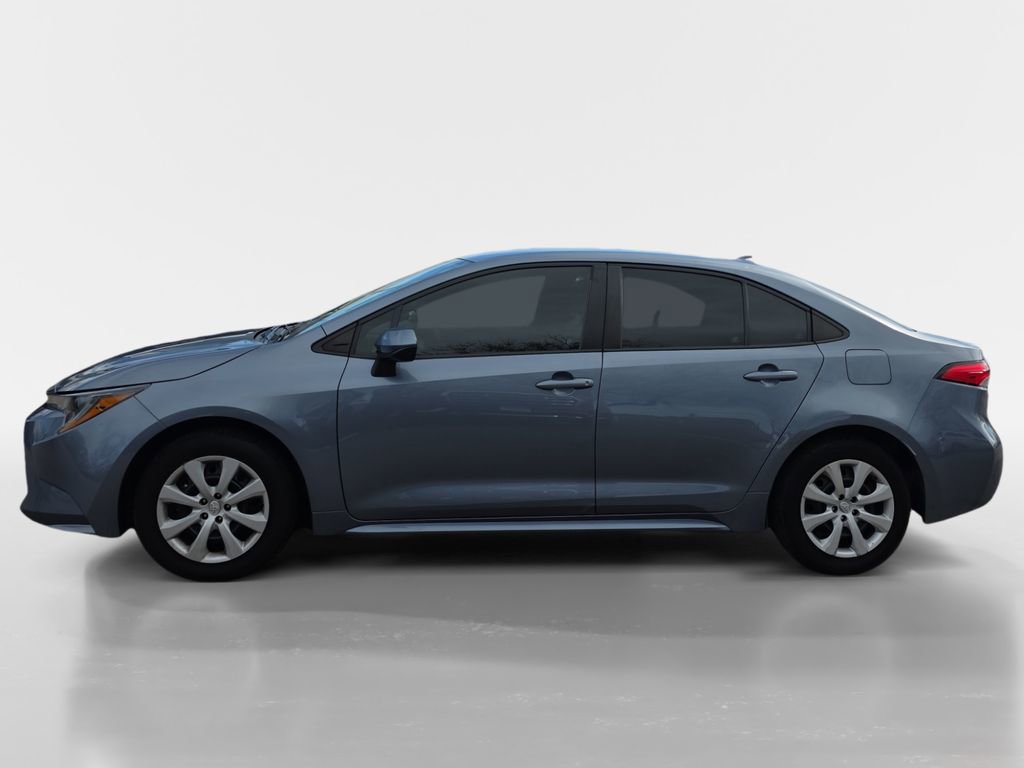 Used 2022 Toyota Corolla LE image 2