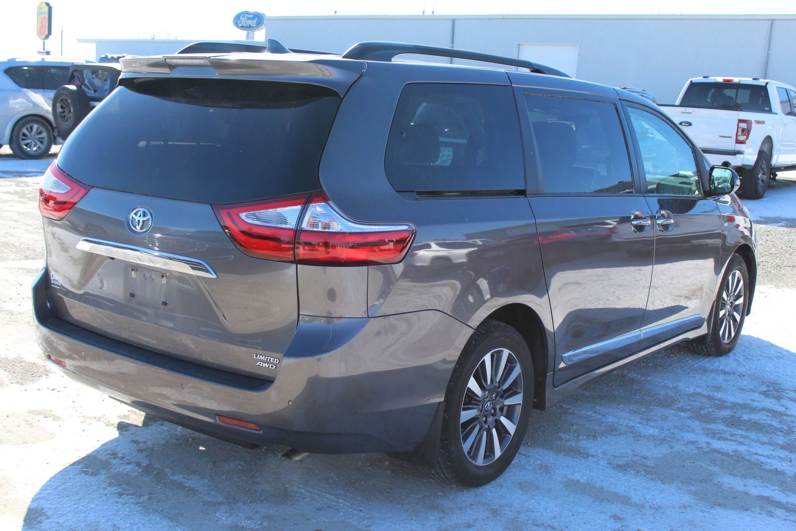 Used 2018 Toyota Sienna Limited Premium w/ Protection Package image 6