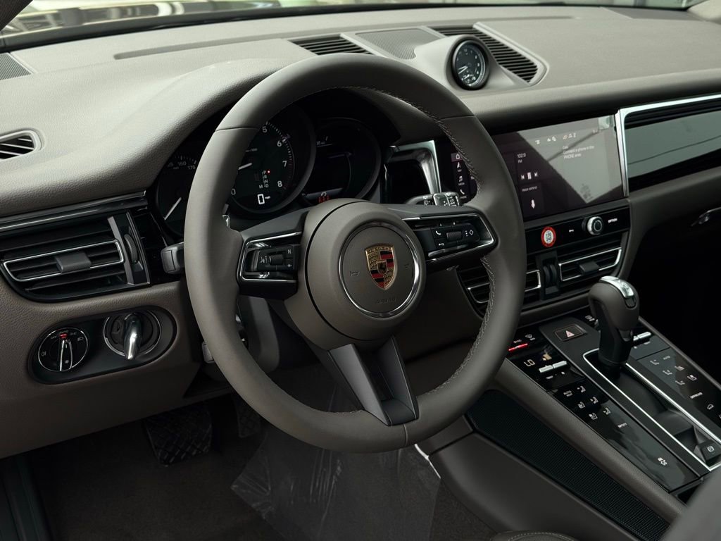 New 2025 Porsche Macan image 4