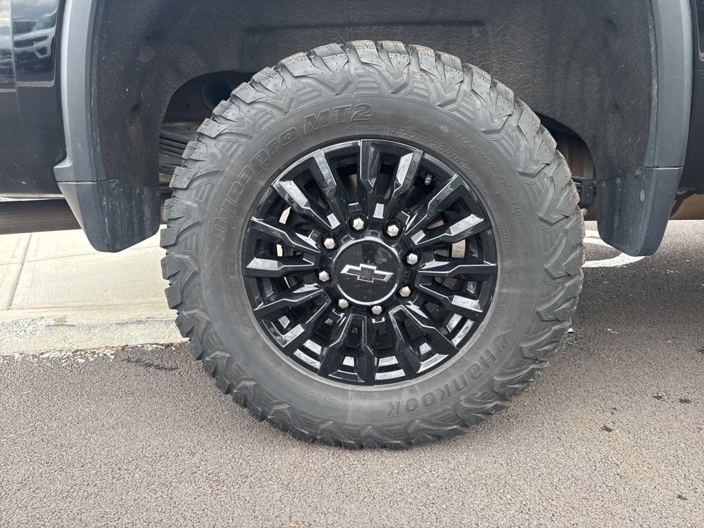 Used 2024 Chevrolet Silverado 2500 LT w/ Midnight Edition image 11