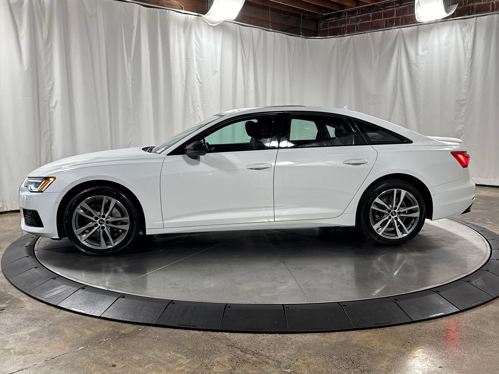 Used 2021 Audi A6 Premium Plus w/ Premium Plus Package AWD/4WD image 6