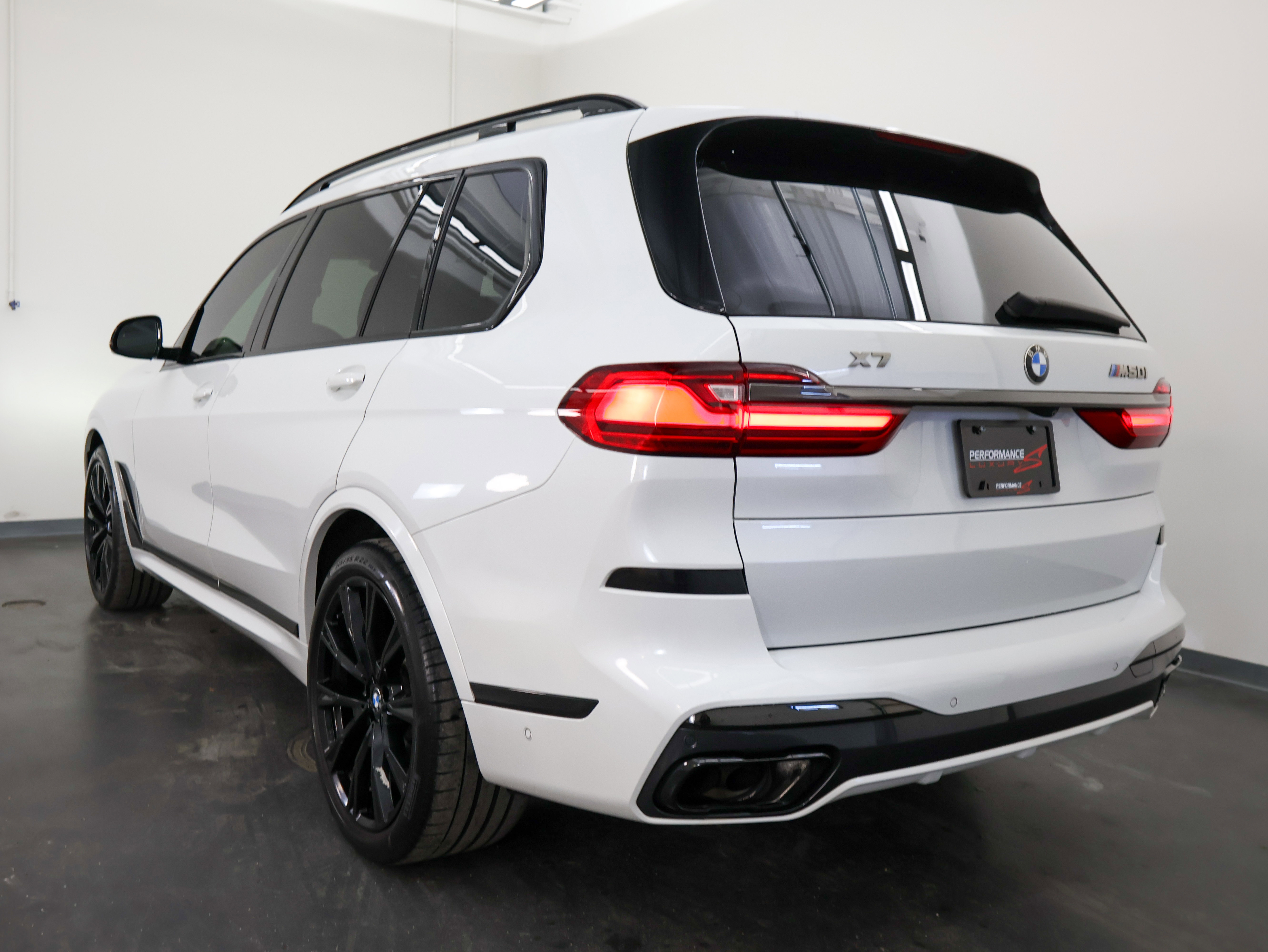 Used 2021 BMW X7 M50i image 5