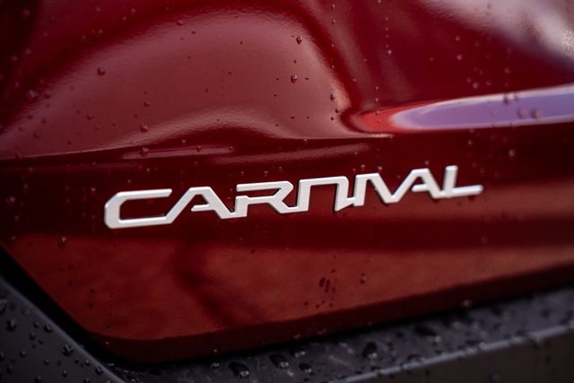 Used 2025 Kia Carnival LXS image 8