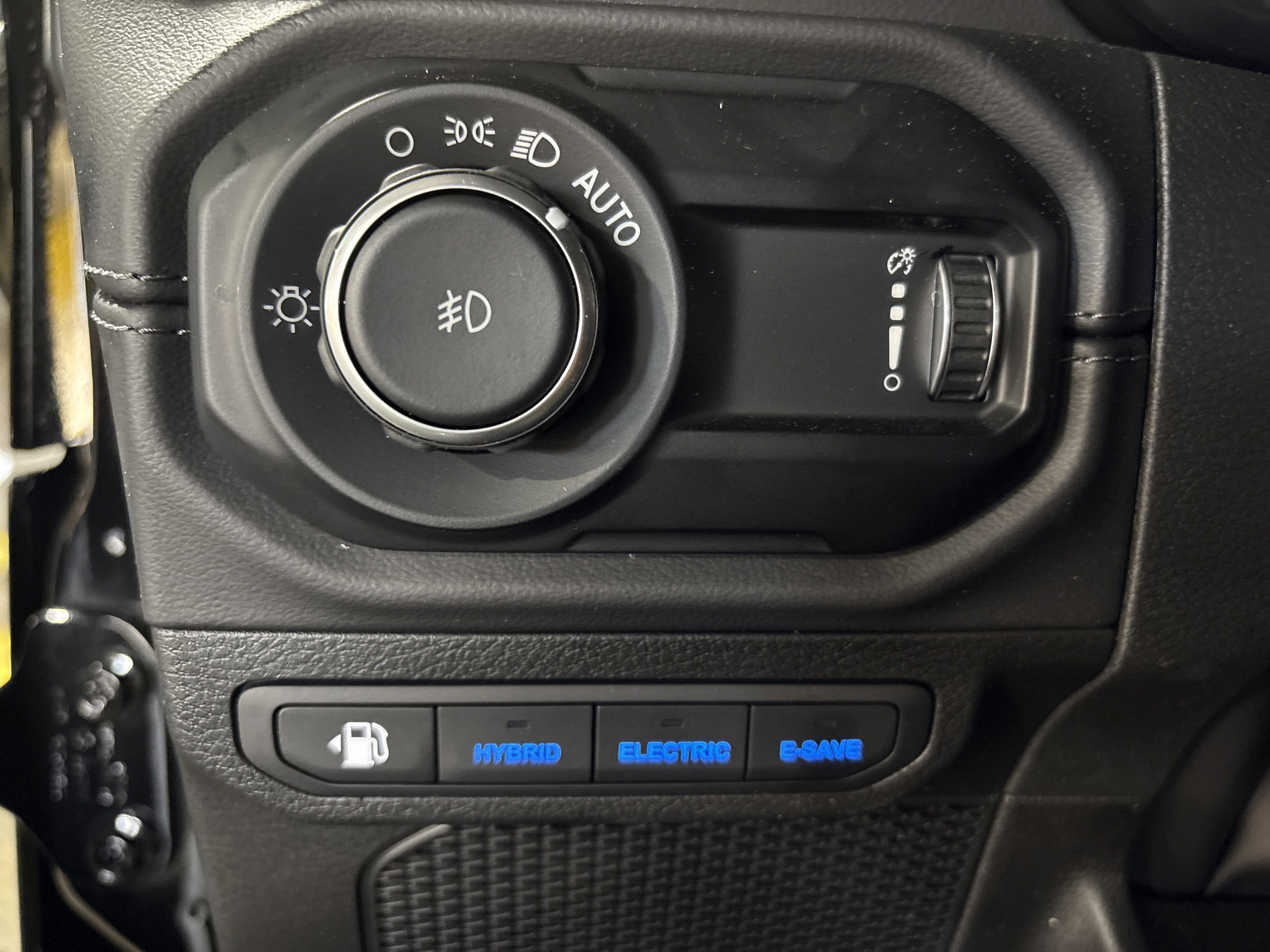 Certified 2025 Jeep Wrangler Sahara image 21