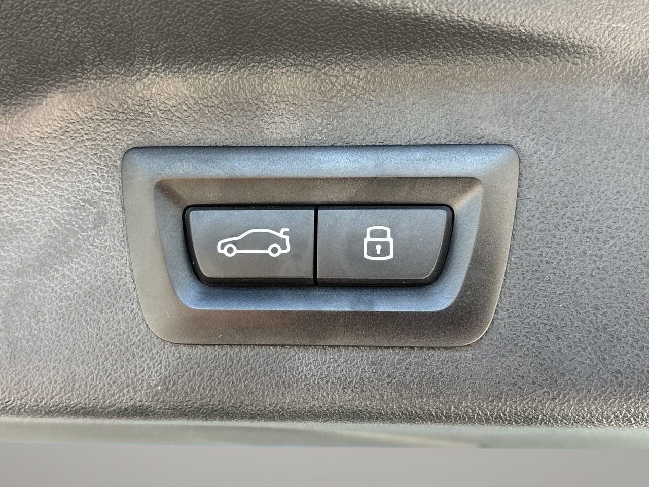 Used 2025 BMW X7 xDrive40i image 9