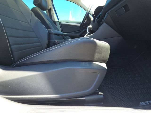 Used 2023 Volkswagen Jetta SE FWD image 16