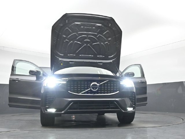 Used 2024 Volvo XC60 B5 Plus w/ Protection Package Premier AWD/4WD image 53