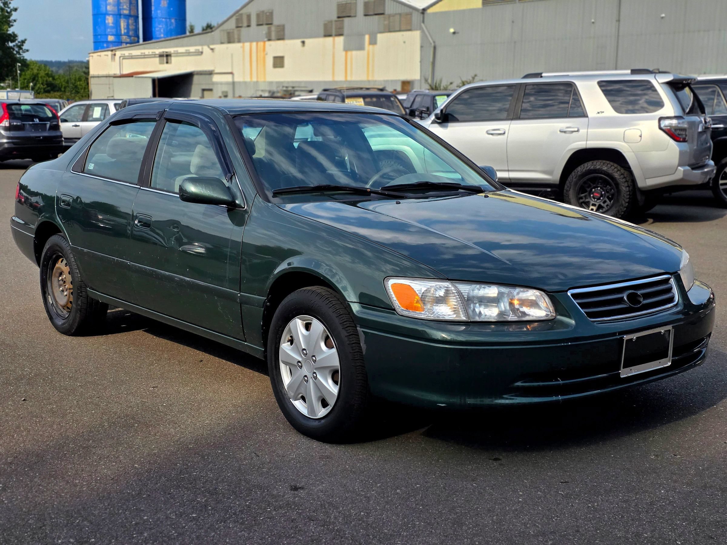Used 2000 Toyota Camry LE FWD image 1