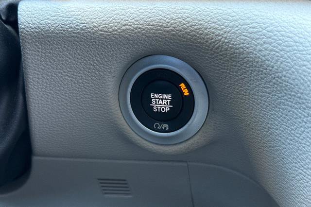 Used 2023 Chrysler Pacifica Touring-L image 25