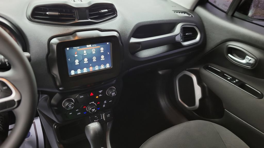 Used 2021 Jeep Renegade Latitude image 21