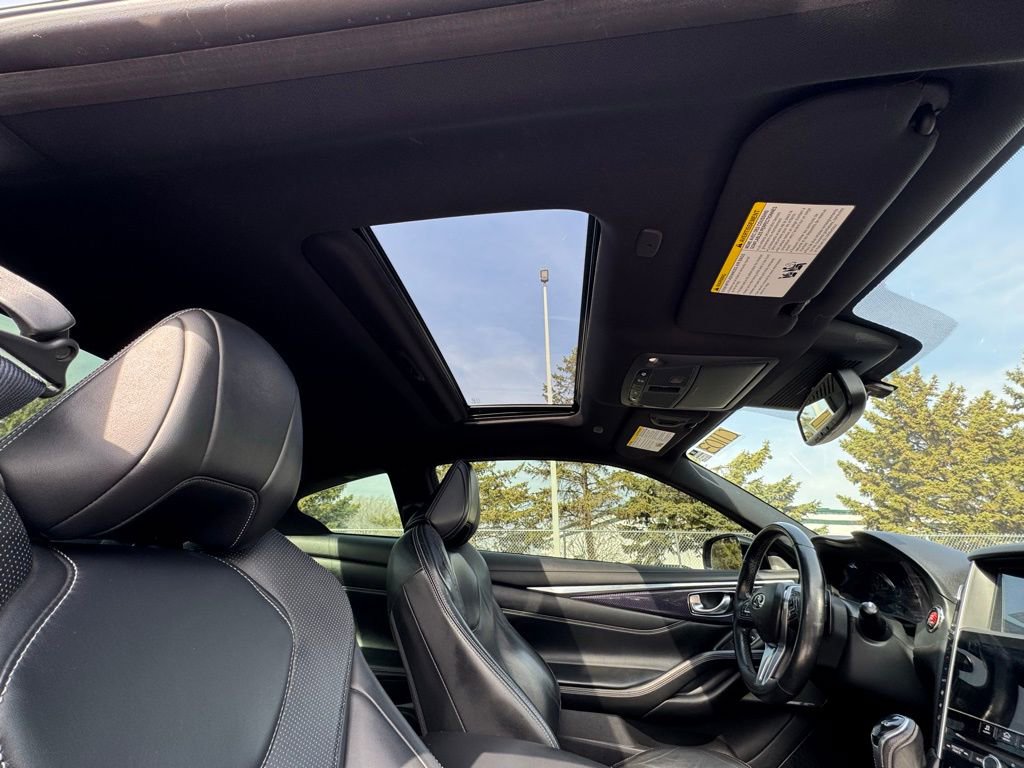 Used 2017 INFINITI Q60 Red Sport 400 AWD/4WD image 29