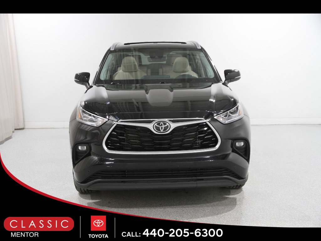 Certified 2025 Toyota Highlander Limited image 2