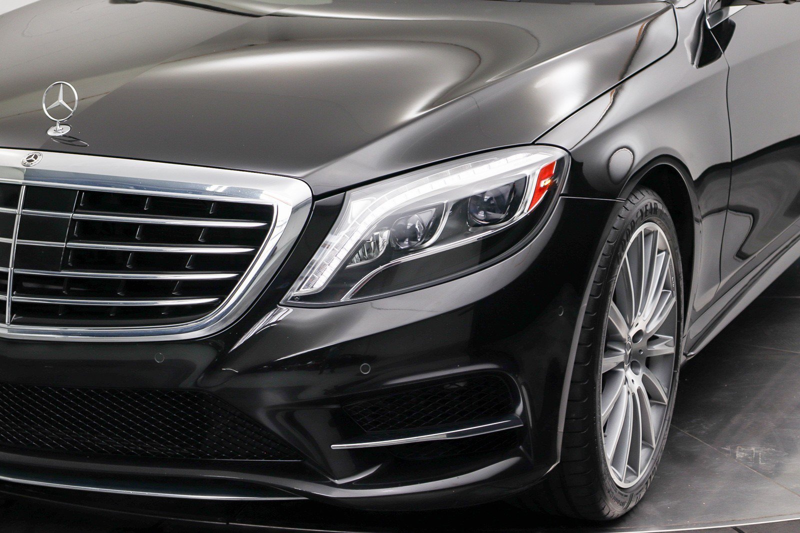 Used 2017 Mercedes-Benz S 550 Sedan image 9